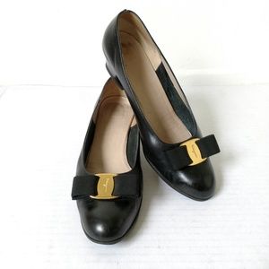 Salvatore Ferragamo vara black pumps flats bow